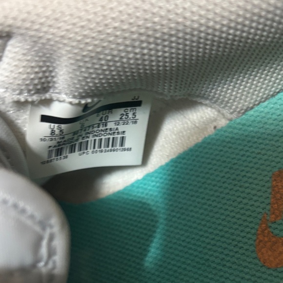 Nike Athletic Shoes in White and Teal - Picture 5 of 8